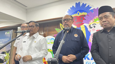 Gubernur DKI Jakarta Pramono Anung dan Ketua Lembaga Perlindungan Saksi dan Korban (LPSK) Brigjen Purn Achmadi usai penandatanganan MoU di Balai Kota DKI Jakarta, Gambir, Jakarta Pusat, Rabu (23/7/2025). Foto: Nasywa Athifah/kumparan