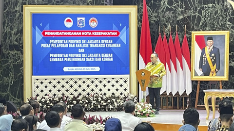 Kepala Pusat Pelaporan dan Analisis Transaksi Keuangan (PPATK) Ivan Yustiavandana saat penandatanganan MoU dengan Pemprov Jakarta di Balai Kota DKI Jakarta, Gambir, Jakarta Pusat, Rabu (23/7/2025). Foto: Nasywa Athifah/kumparan
