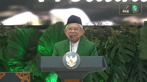 Wapres ke-13 RI Ma'ruf Amin memberikan sambutan saat Harlah ke-27 Partai PKB di JCC, Jakarta, Rabu (23/7/2025). Foto: Youtube/DPP PKB