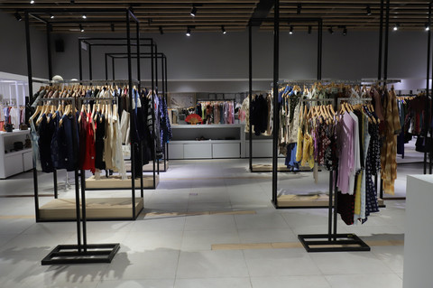 LAKON Indonesia store di Summarecon Mall Kelapa Gading 5. Foto: Jamal Ramadhan/kumparan. Foto: Jamal Ramadhan/kumparan