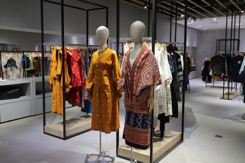 LAKON Indonesia store di Summarecon Mall Kelapa Gading 5. Foto: Jamal Ramadhan/kumparan. Foto: Jamal Ramadhan/kumparan