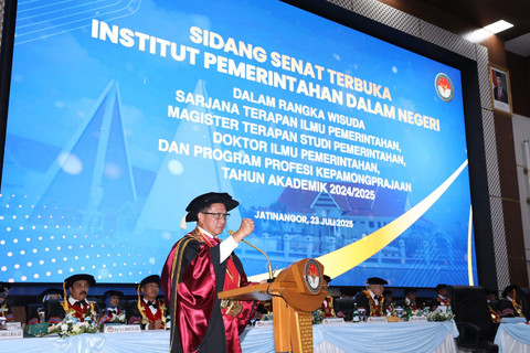 Mendagri Tito Karnavian menghadiri Sidang Senat Terbuka IPDN dalam rangka Wisuda Tahun Akademik 2024/2025 di Gedung Balairung Rudini, Kampus IPDN Jatinangor, Kabupaten Sumedang, Jawa Barat, Rabu (23/7/2025). Foto: Kemendagri RI
