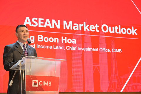 Team Lead Fixed Income CIMB Group Holdings Berhad, Ng Boon Hoa saat menjelaskan Asean Market Outlook di CIMB Tower, Kuala Lumpur, Senin (21/7) Dok: CIMB Group