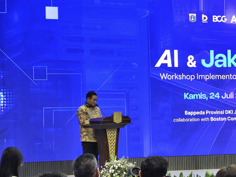 Gubernur Jakarta Pramono Anung saat memberikan sambutan pada acara Workshop implementasi artificial intelligence di Balai Kota Jakarta, Kamis (24/7/2025). Foto: Luthfi Humam/kumparan