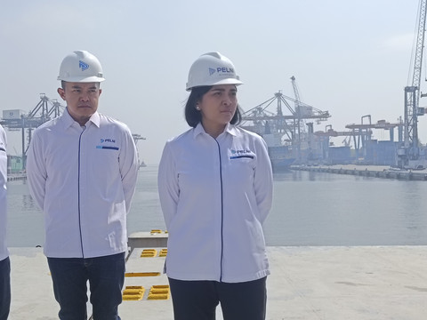 Direktur Utama PT Pelni Tri Andayani saat konferensi pers di Pelabuhan Tanjung Priok, Jakarta, Kamis (24/7/2025). Foto: Muhammad Fhandra/kumparan