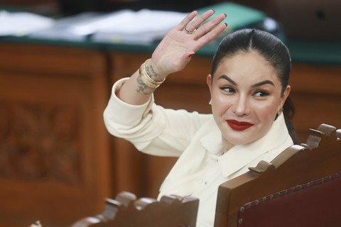Terdakwa Nikita Mirzani menjalankan sidang perkara dugaan pengancaman dan tindak pencucian uang di Pengadilan Negeri Jakarta Selatan, Jakarta, Kamis, (24/7/2025). Foto: Agus Apriyanto
