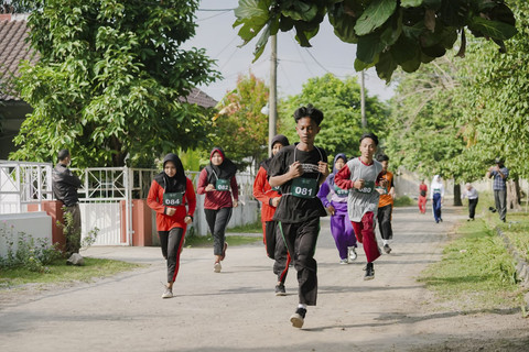 Para siswa saat peluncuran Sekolah Rakyat di Kapanewon Kasihan, Kabupaten DIY, Senin (14/7/2025). Foto: Humas Pemda DIY