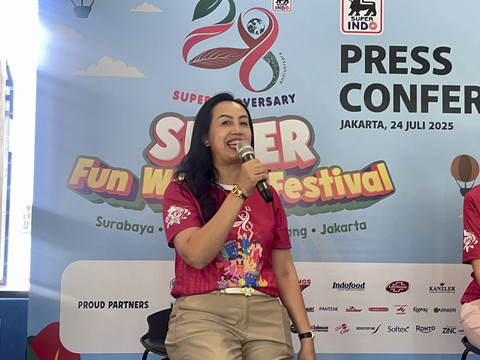 Head of Corporate Affairs & Strategic Event Management Super Indo, Yuvlinda Susanta, saat acara konferensi pers Superindoversary 2025, Kamis (24/7/2025). Foto: Salsha Okta Fairuz/kumparan
