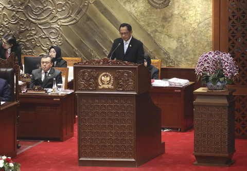 Mendagri Tito Karnavian dalam rapat paripurna di DPR, Kamis (24/7/2025). Foto: Kemendagri