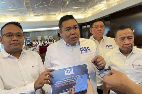 Ketua Umum ISSC Budi Harta Winata bersama jajarannya di Hotel JS Luwansa, Jakarta Selatan, Kamis (24/7/2025). Foto: Najma Ramadhanya/kumparan