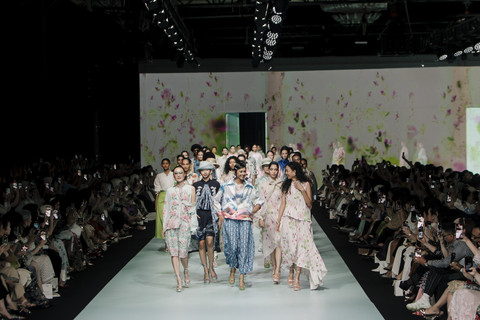 Artkea rilis koleksi bertajuk Continuum yang menghadirkan fashion untuk semua generasi lewat Annual Show di Hotel Mulia Senayan pada Kamis (17/7/2025). Foto: Fawzy Padly