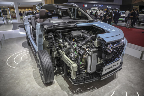 Mobil Fronx di booth Suzuki saat pergelaran pameran otomotif Gaikindo Indonesia International Auto Show (GIIAS) 2025 di ICE BSD, Tangerang, Kamis (24/7). Foto: Aditia Noviansyah/kumparan