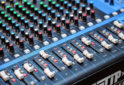 Ilustrasi apa itu sound horeg? Sumber: Unsplash/Yomex Owo