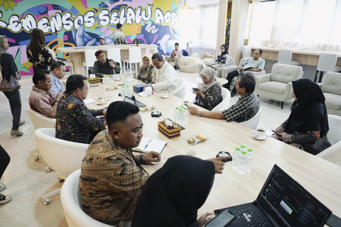 Wakil Menteri Sosial Agus Jabo Priyono audiensi dengan perwakilan Pemerintah Kabupaten Kebumen, Kepahiang, dan Boalemo di Kemensos, Kamis (24/7/2025). Foto: Dok. Kemensos