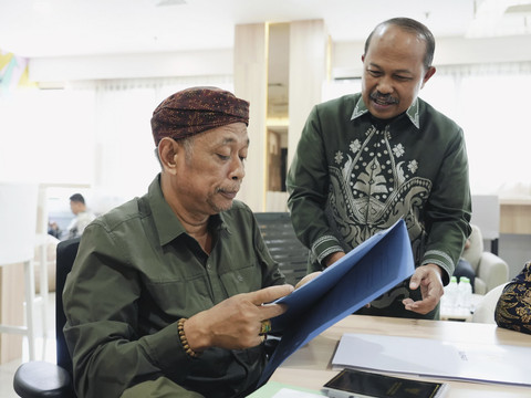 Wakil Menteri Sosial Agus Jabo Priyono audiensi dengan perwakilan Pemerintah Kabupaten Kebumen, Kepahiang, dan Boalemo di Kemensos, Kamis (24/7/2025). Foto: Dok. Kemensos