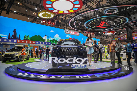 Mobil Rocky hybrid ditampilkan saat Gaikindo Indonesia International Auto Show (GIIAS) 2025 di ICE BSD, Tangerang, Kamis (24/7/2025). Foto: Aditia Noviansyah/kumparan