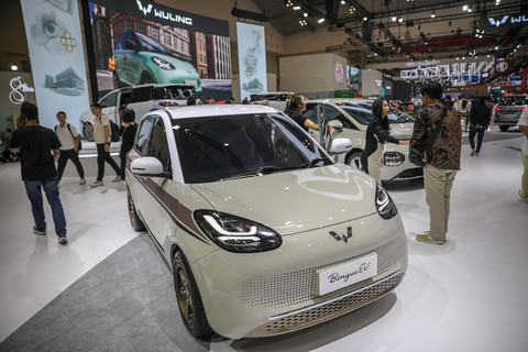 Mobil Wuling New Binguo EV ditampilkan saat Gaikindo Indonesia International Auto Show (GIIAS) 2025 di ICE BSD, Tangerang, Kamis (24/7/2025). Foto: Aditia Noviansyah/kumparan