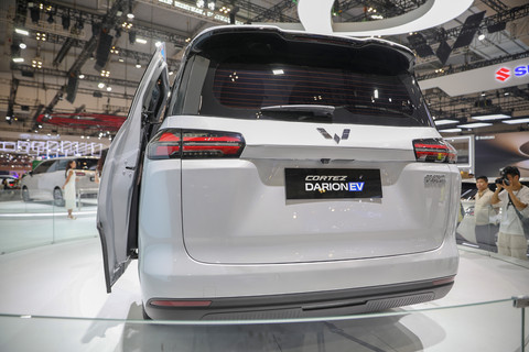 Mobil Wuling Cortez Darion EV ditampilkan saat Gaikindo Indonesia International Auto Show (GIIAS) 2025 di ICE BSD, Tangerang, Kamis (24/7/2025). Foto: Aditia Noviansyah/kumparan