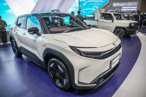 Mobil Toyota Urban Cruiser ditampilkan saat Gaikindo Indonesia International Auto Show (GIIAS) 2025 di ICE BSD, Tangerang, Kamis (24/7/2025). Foto: Aditia Noviansyah/kumparan