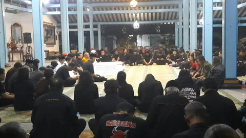 Suasana doa bersama PDIP Solo, Kamis malam (24/7/2025). Dok: kumparan