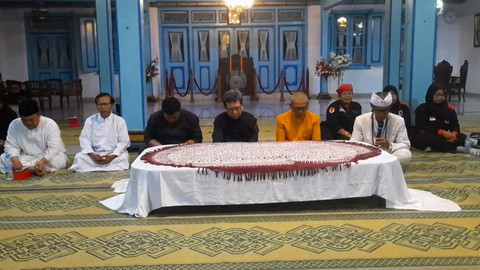 Suasana doa bersama PDIP Solo, Kamis malam (24/7/2025). Dok: kumparan