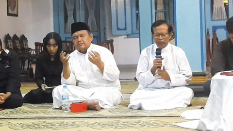 Suasana doa bersama PDIP Solo, Kamis malam (24/7/2025). Dok: kumparan