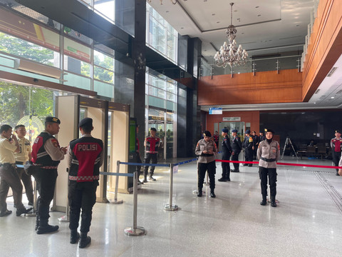 Suasana jelang sidang vonis Sekjen PDIP Hasto Kristiyanto, terkait kasus dugaan suap dan perintangan penyidikan Harun Masiku, di Pengadilan Negeri Jakarta Pusat, Jumat (25/7/2025). Foto: Fadhil Pramudya/kumparan