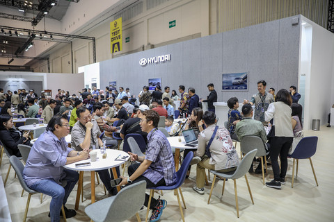 Booth Hyundai di Gaikindo Indonesia International Auto Show (GIIAS) 2025 di ICE BSD, Tangerang, Kamis (24/7/2025). Foto: Aditia Noviansyah/kumparan
