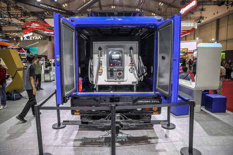 Mobile charger Fuso di Gaikindo Indonesia International Auto Show (GIIAS) 2025 di ICE BSD, Tangerang, Kamis (24/7/2025). Foto: Aditia Noviansyah/kumparan