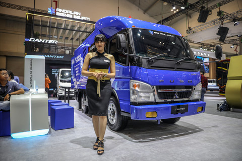 Mobile charger Fuso di Gaikindo Indonesia International Auto Show (GIIAS) 2025 di ICE BSD, Tangerang, Kamis (24/7/2025). Foto: Aditia Noviansyah/kumparan