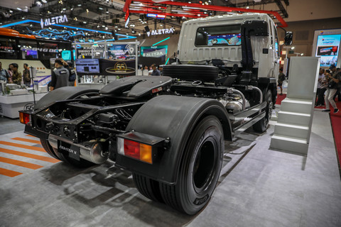 Truk Fighter X di Gaikindo Indonesia International Auto Show (GIIAS) 2025 di ICE BSD, Tangerang, Kamis (24/7/2025). Foto: Aditia Noviansyah/kumparan