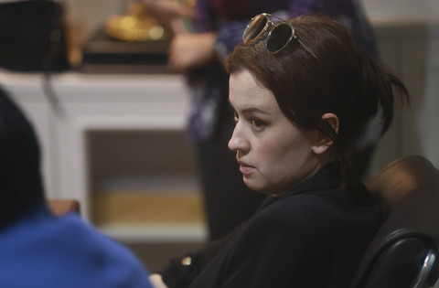 Artis Kimberly Reader bersama Edward Akbar saat membahas harta bersama di kantor notaris Di kawasan Kalibata, Jakarta, Jumat, (25/7/2025). Foto: Agus Apriyanto