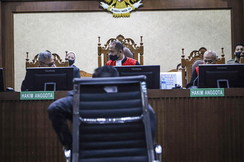Hakim Ketua Rios Rahmanto memimpin jalannya sidang vonis terdakwa kasus dugaan suap pergantian antarwaktu (PAW) untuk anggota DPR Harun Masiku dan perintangan penyidikan, Hasto Kristiyanto di Pengadilan Tipikor, Jakarta, Jumat (25/7/2025). Foto: Iqbal Firdaus/kumparan