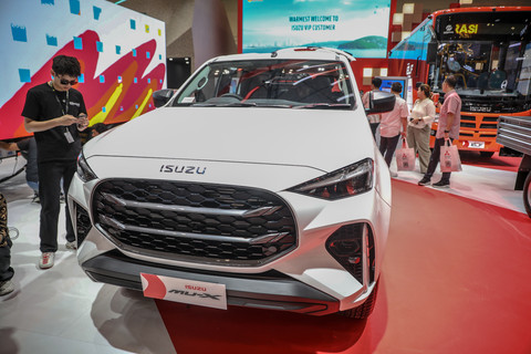 Mobil Mu-x di booth Isuzu saat gelaran pameran otomotif Gaikindo Indonesia International Auto Show (GIIAS) 2025 di ICE BSD, Tangerang, Kamis (24/7/2025). Foto: Aditia Noviansyah/kumparan