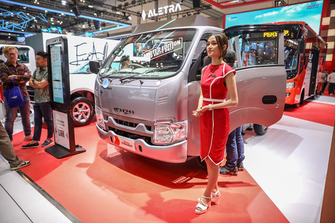 Mobil Traga di booth Isuzu saat gelaran pameran otomotif Gaikindo Indonesia International Auto Show (GIIAS) 2025 di ICE BSD, Tangerang, Kamis (24/7/2025). Foto: Aditia Noviansyah/kumparan