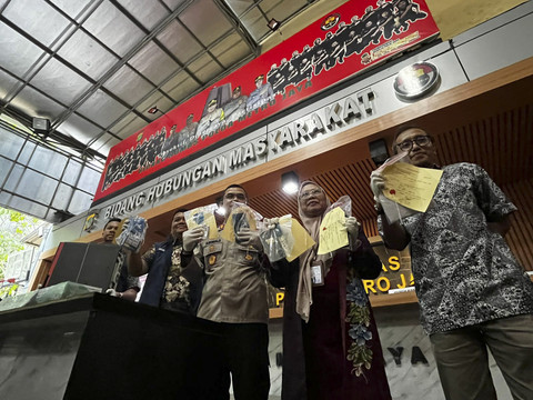 Konferensi Pers Kasus Sim Card Ilegal di Polda Metro Jaya, Jakarta Selatan, Jumat (25/7/2025). Foto: Rayyan Farhansyah/kumparan