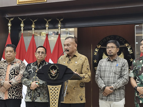 Wakil Menteri Koordinator Politik dan Keamanan (Wamenko Polkam) Lodewijck F. Paulus saat memberikan keterangan pers mengenai persiapan PSU di Kantor Kemenko Polkam, Jakarta, Jumat (25/7/2025). Foto: Luthfi Humam/kumparan
