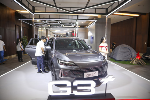 Mobil listrik Polytron G3+ ditampilkan di booth Polytron saat Gaikindo Indonesia International Auto Show (GIIAS) 2025 di ICE BSD, Tangerang, Kamis (24/7/2025).  Foto: Aditia Noviansyah/kumparan