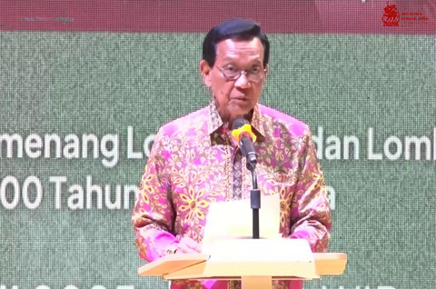 Gubernur DIY, Sri Sultan HB X, saat menjadi keynote speaker dalam acara peringatan 200 tahun Perang Jawa di Perpusnas RI, Jumat (25/7). Foto: Tangkap Layar YouTube Perpusnas RI