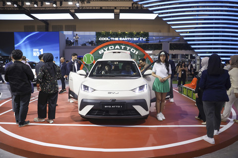 Mobil listrik BYD Atto 1 ditampilkan di booth Mobil Listrik BYD saat Gaikindo Indonesia International Auto Show (GIIAS) 2025 di ICE BSD, Tangerang, Kamis (24/7/2025). Foto: Aditia Noviansyah/kumparan