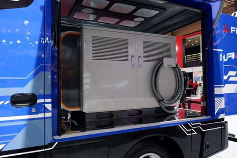 Truk Fuso Mobile Charger. Foto: Aditya Pratama Niagara/kumparan