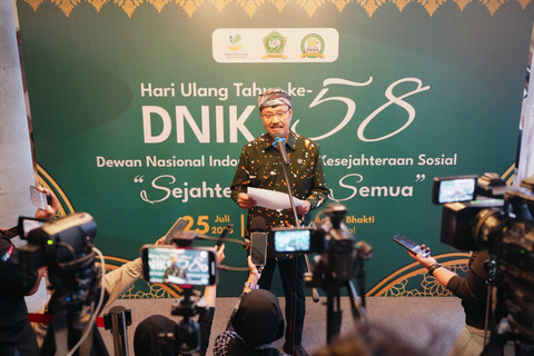 Mensos Saifullah Yusuf (Gus Ipul) saat konferensi pers usai menghadiri peringatan HUT ke-58 Dewan Nasional Indonesia untuk Kesejahteraan Sosial (DNIKS) di Gedung Aneka Bhakti Kementerian Sosial, Jumat (25/7/2025). Foto: Dok. Kemensos