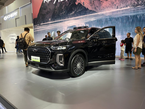 Chery Tiggo 9 meluncur di GIIAS 2025, Jumat (25/7/2025). Foto: Syahrul Ghiffari/kumparan