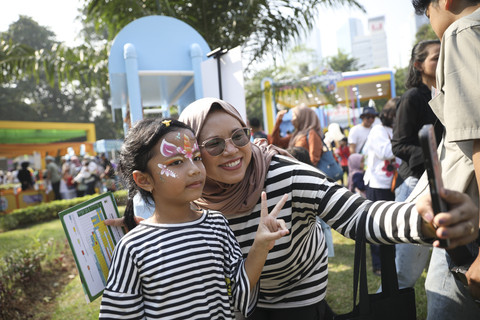 Face Painting meramaikan acara kumparanMOM Festival Hari Anak 2025 di Ex Taman Anggrek, Gelora Bung Karno, Jakarta, Sabtu (26/7/2025). Foto: Aditia Noviansyah/kumparan