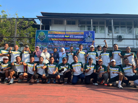 Foto bersama usai pembukaan pertandinga persahabatan antara PKTC Pontianak dan HTC Sanggau. Foto: Dok. Istimewa