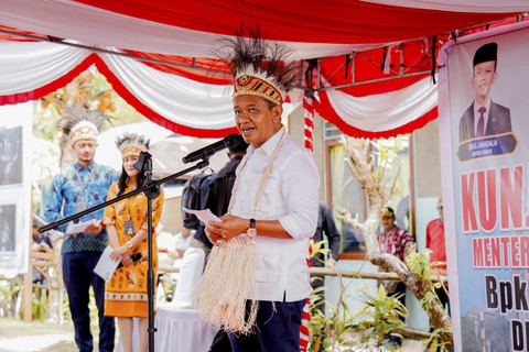 Kunjungan kerja Menteri Energi dan Sumber Daya Mineral (ESDM) Bahlil Lahadalia ke Kabupaten Supiori, Papua, Jumat (25/7/2025). Foto: Dok. Kementerian ESDM