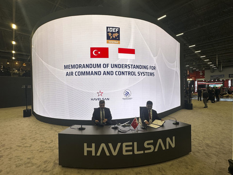 PT Dirgantara Indonesia (PTDI) meneken sejumlah kerja sama dengan industri pertahanan Turki di acara International Defence Industry Fair (IDEF) 2025, Jumat (25/7/2025). Foto: Dok. PTDI