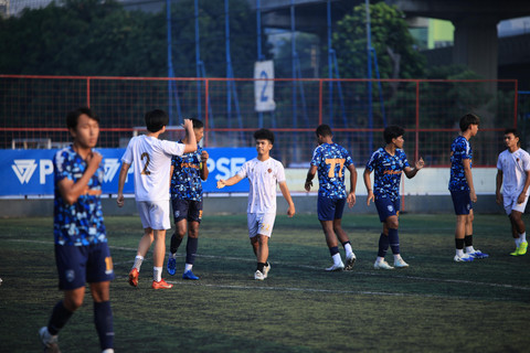 Sriwijaya FC saat melakukan laga uji coba melawan PSPS Pekanbaru di Lapangan PSF Pancoran, Jakarta Selatan, Sabtu (26/7/2025) pagi. Foto : Dok Media Officer Sriwijaya FC