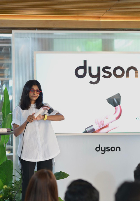 Senior Manager Dyson Beauty, Shagita Gounden, di acara peluncuran Dyson Supersonic r di Publish Gunawarman, Jakarta, Senin (21/7/2025). Foto: Dyson