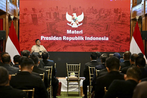 Presiden Prabowo Subianto menggelar pertemuan dengan 82 profesional muda di kediaman pribadinya di Hambalang, Kab. Bogor, Jawa Barat, Sabtu (26/7/2025). Foto: Instagram/ @sekretariat.kabinet